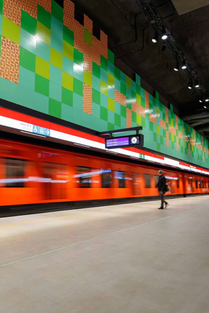 Metroasema niittykummusssa